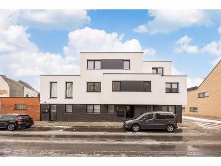 modern nieuwbouwappartement met 2 slaapkamers  terras & overdekte autostaanplaats