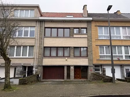 ruime woning met 4 slaapkamers  garage en tuin in dilbeek