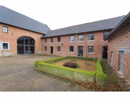 ruime woning van 390 m² met grote tuin en zwembad