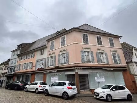 altkirch plein centre ville sur axe; ensemble immobilier commerces + logements de 1 200m2 