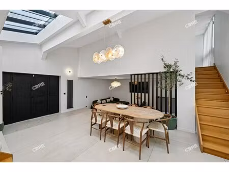 location local professionnel 128m²