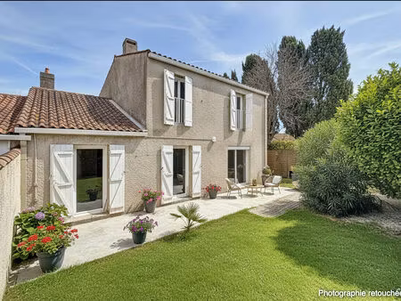 a vendre maison de 100 m² avec 4 chambres  garage et jardin à lattes