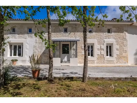vente maison 8 pièces 211 m² à montendre (17130)  420 000 €