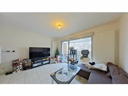 appartement t2 loué de 35m² avec terrasse et stationnement