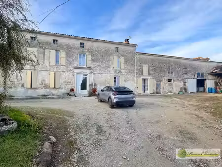 maison de village en pierre