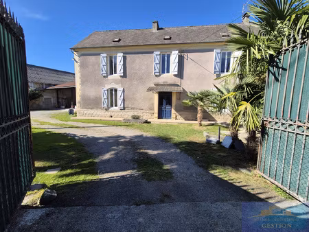 maison ancienne de 180m2 et un hangar.
