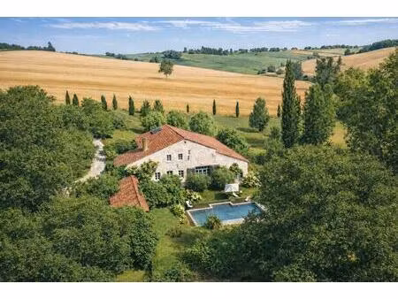 élégante demeure de caractère isolée  vues sur la campagne