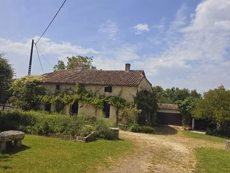 propriété avec 2 maisons   dépendances et 1 hectare de terrain