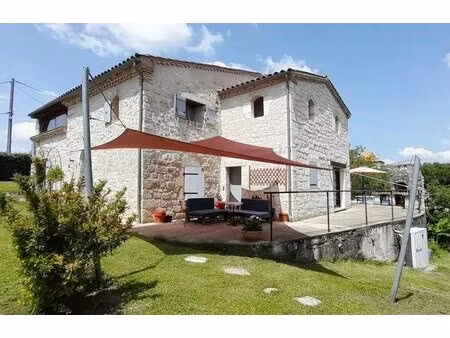 jolie maison en pierre