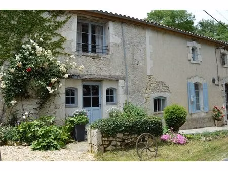 belle maison en pierre  deux maisons d'amis et piscine