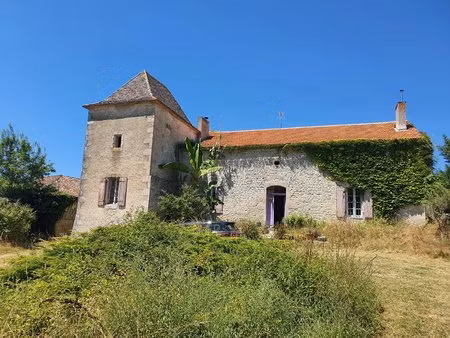 propriété de caractère avec dépendances et sur plus de 18 hectares de terrain