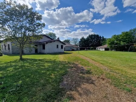 charmante ferme sur plus de 3 hectares avec écuries  piscine et dépendances