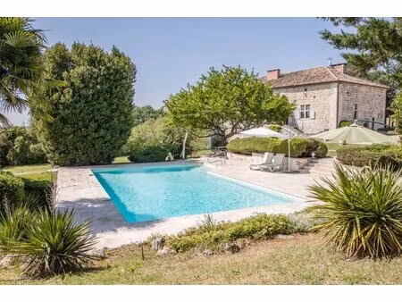 prestigieux manoir avec vue sur la vallée