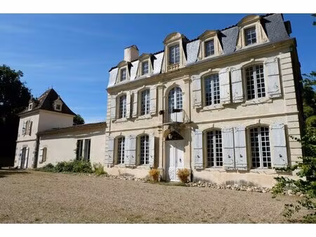 manoir avec piscine et maison d'amis