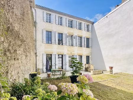 belle bâtisse en pierre de 5 chambres avec jardin