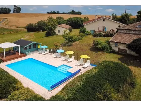 maison en pierre de quatre chambres et deux maisons d'amis indépendantes
