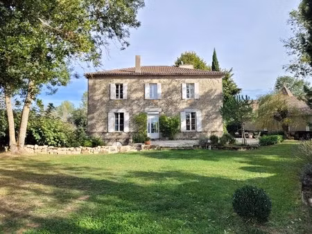 maison bourgeoise en pierre avec dépendances  piscine et studio indépendant – proche saint