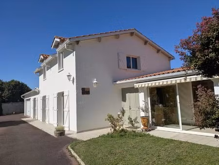 maison de famille spacieuse avec tout confort à saint-sylvestre-sur-lot