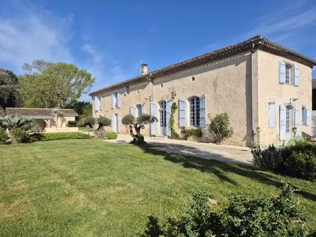 ensemble immobilier de prestige avec maison bourgeoise  dépendances  piscine et lac – entr