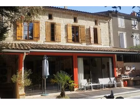 jolie maison en pierre de taille avec local professionnel