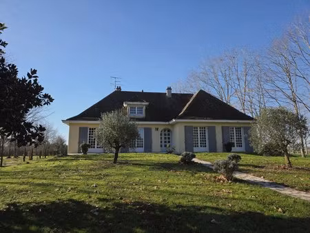 belle maison entre eymet et duras avec 4 hectares de terrain