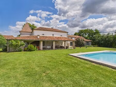 magnifique maison d’architecte à proximité du village près de fongrave