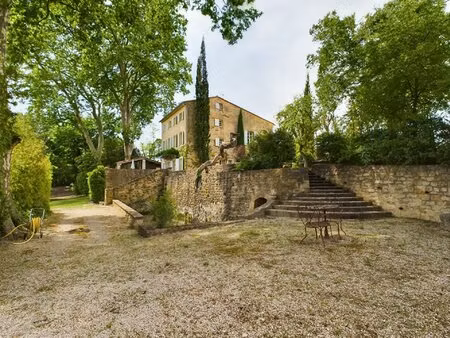 bastide de caractère avec piscine et dépendances