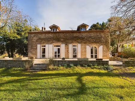 magnifique propriété avec 3 maisons d'amis et piscine