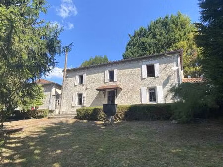 proche chalais  élégante maison de maître avec maison d’amis sur 8972m²