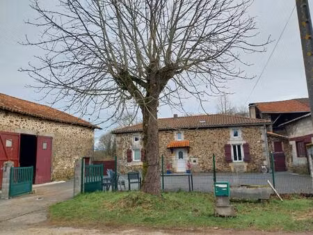 corps de ferme sur 3.4 ha avec grange et dependances