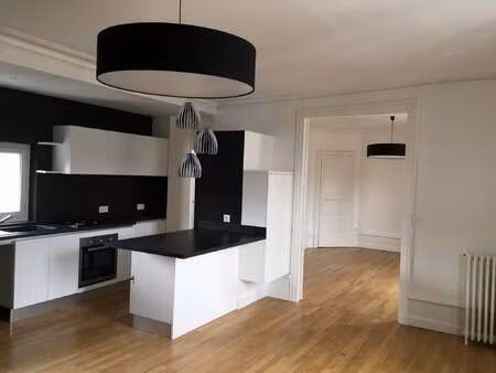 location appartement 3 pièces à nantes (44000) : à louer 3 pièces / 70m² nantes