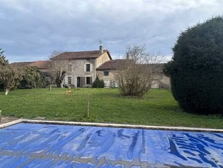 maison de village spacieuse avec piscine