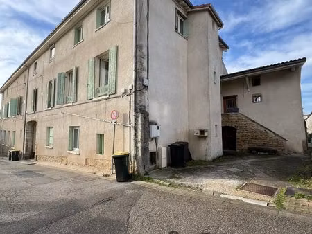 coquet t3 dans maison ancienne