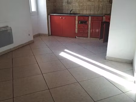 location appartement 4 pièces 102.3 m² à brignoles (83170)  720 €