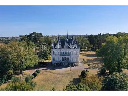 exceptionnel château du xixe siècle en anjou  dans la vallée de