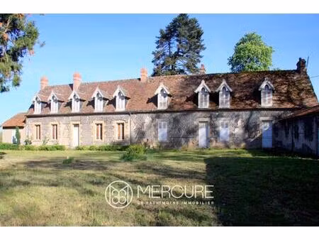 allier  a 15km du centre de moulins grande longere xviiième et ses dependances sur terrain