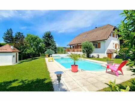 maison individuelle avec piscine  centre bourg