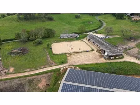 beau domaine équestre avec maison d'habitation en pays de belvès