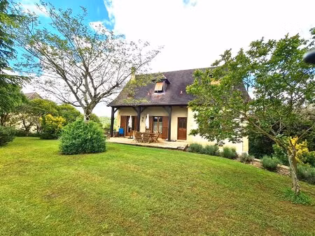 maison pratique de 5 chambres avec piscine et appartement indépendant près de sarlat  dord