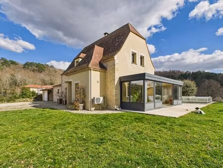 spacieuse maison périgourdine avec vue sur le domme
