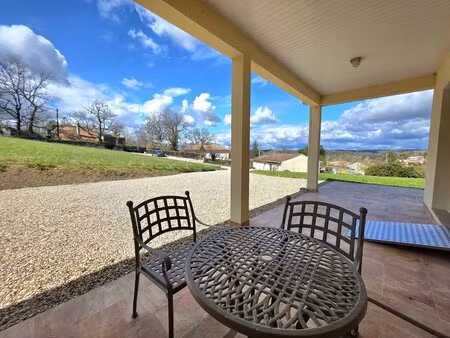 bungalow de 3 chambres  lumineux et spacieux  à proximité de l'eymet