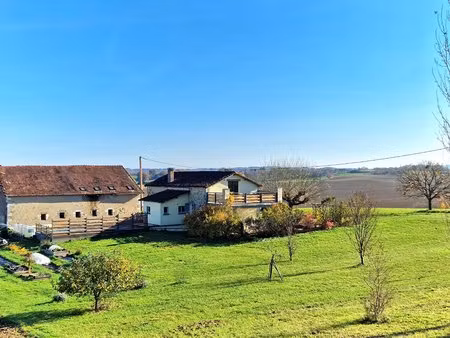 ferme en pierre avec granges à rénover  piscine et vue - proche d'eymet !
