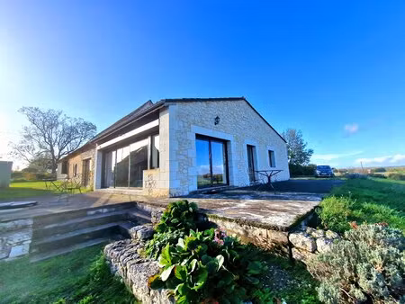 grande propriété en pierre avec vue imprenable