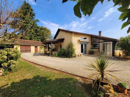 charmante maison située dans de superbes jardins
