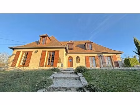 elégante périgourdine proche de périgueux !