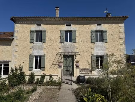 belle maison de 4 chambres et appartement indépendant de 2 chambres entourés de vues sur l