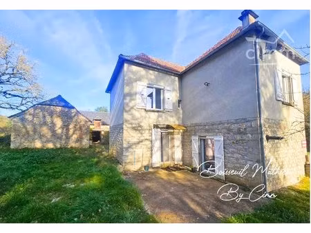 maison de 110m² avec deux granges et terrain 2500m²