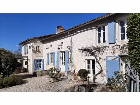 belle maison de village avec granges et maison d'amis