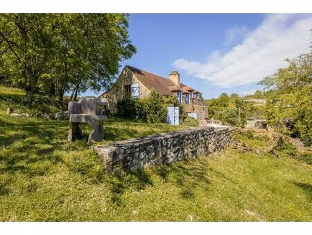 charmante maison en pierre du périgord avec piscine et vue sur la campagne