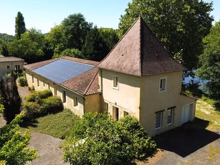 maison de charme en bord de rivière  divisible en deux